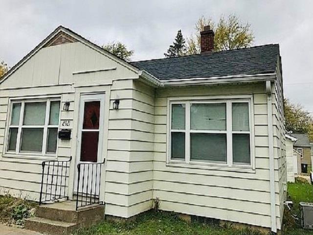 2921 12th Ave., Moline, IL 61201