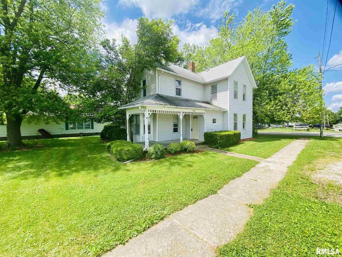 1202 17th Ave., Viola, IL 61486