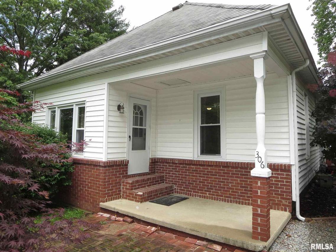 306 E Pennsylvania Ave., Pittsburg, IL 62974