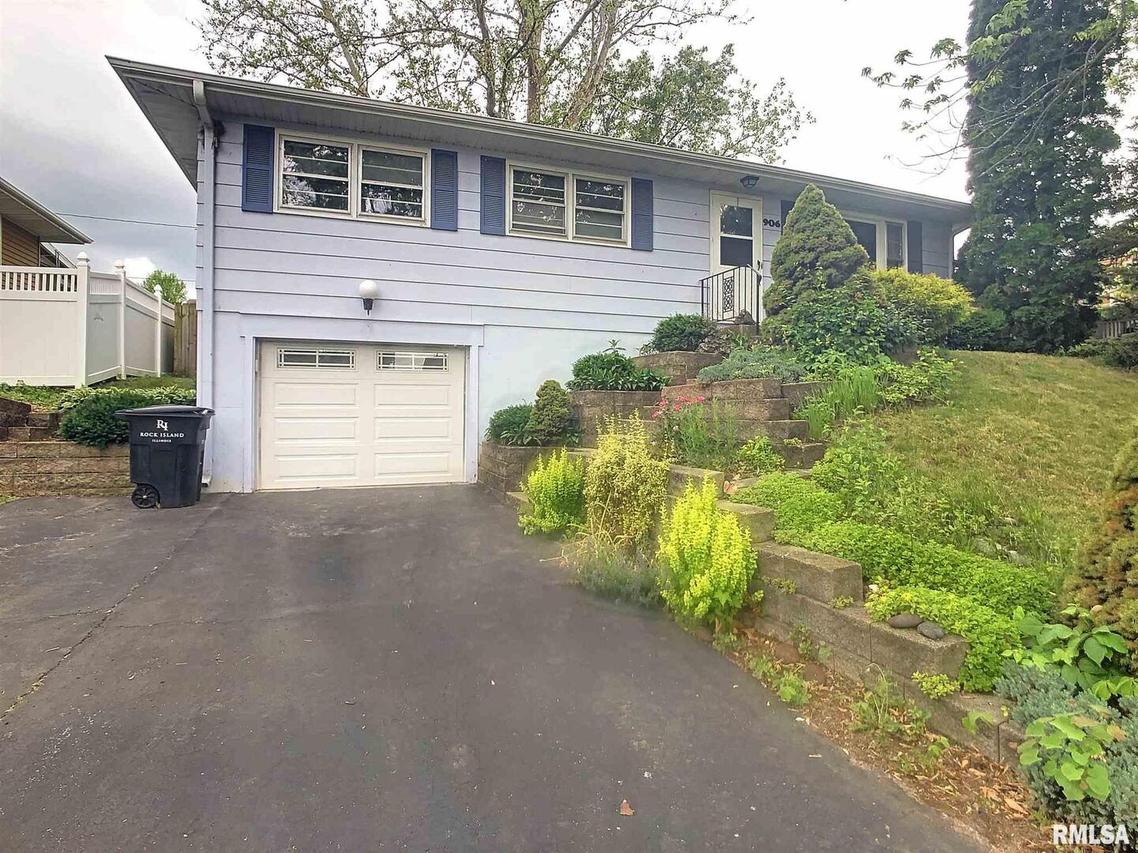 906 80th Ave., Rock Island, IL 61201