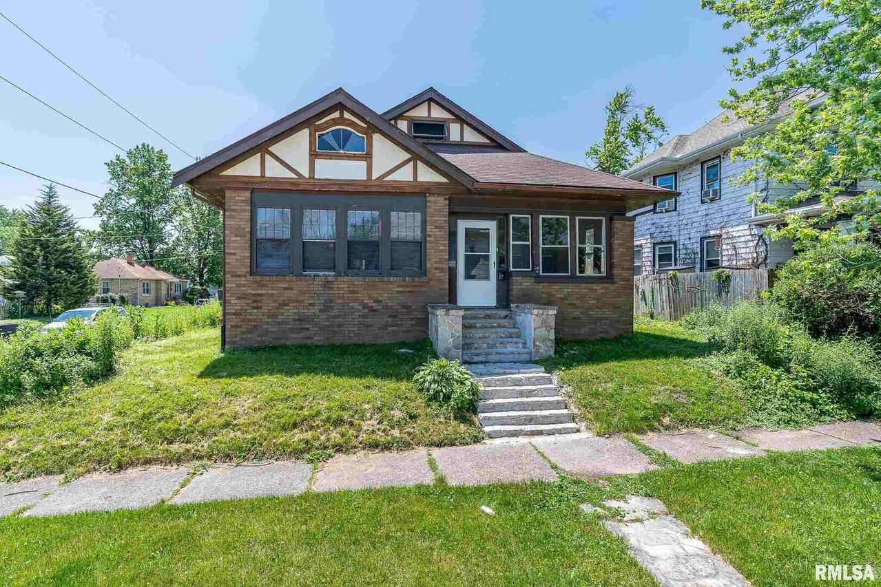 1518 15th Ave., Moline, IL 61265