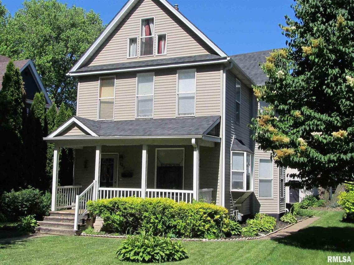 1015 17th St., Rock Island, IL 61201