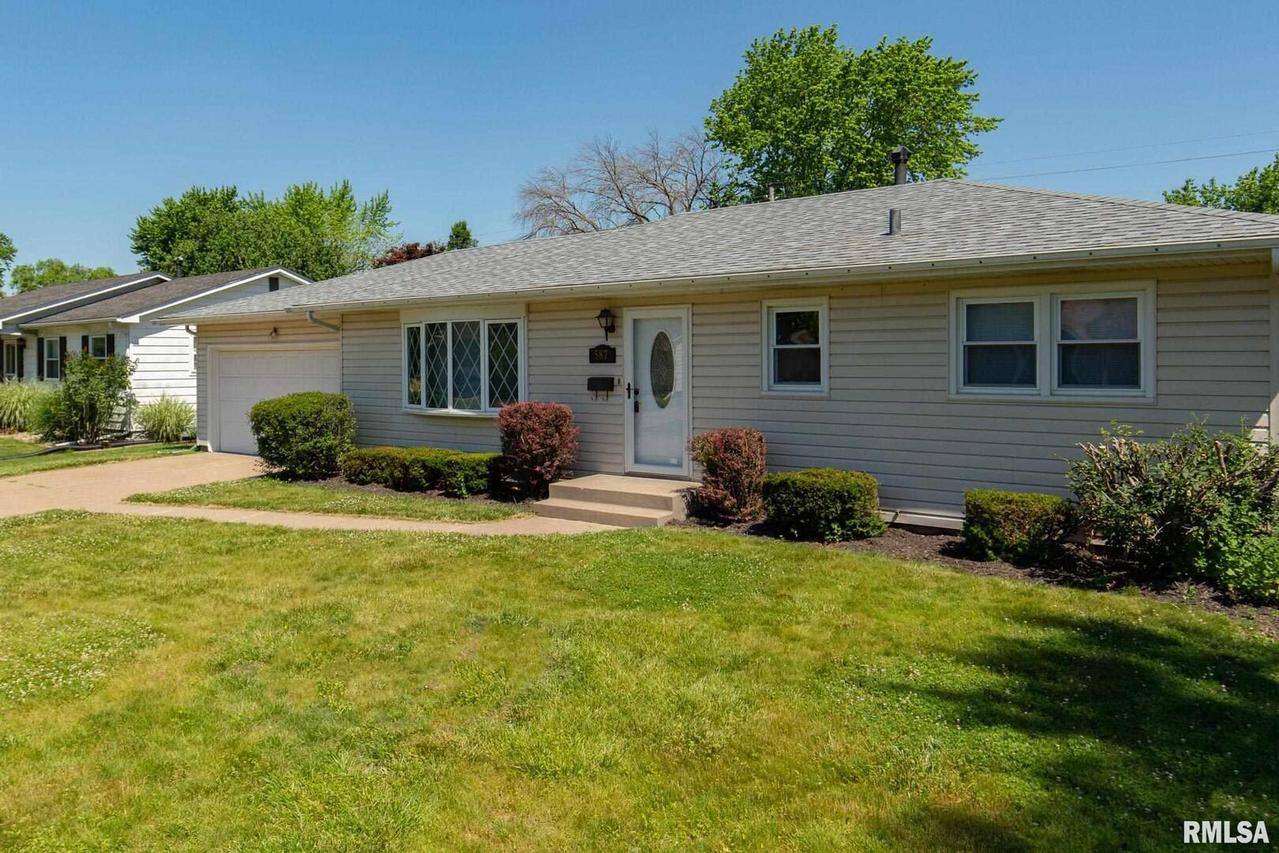 587 32nd Ave., East Moline, IL 61244