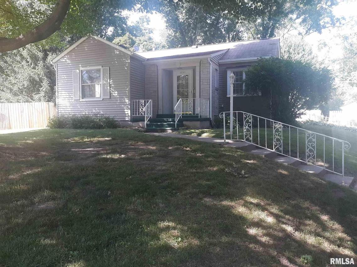 3237 14th St., Rock Island, IL 61201
