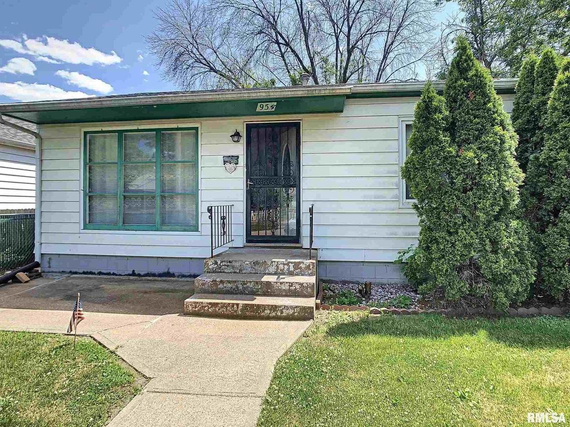 954 34th Ave., Rock Island, IL 61201
