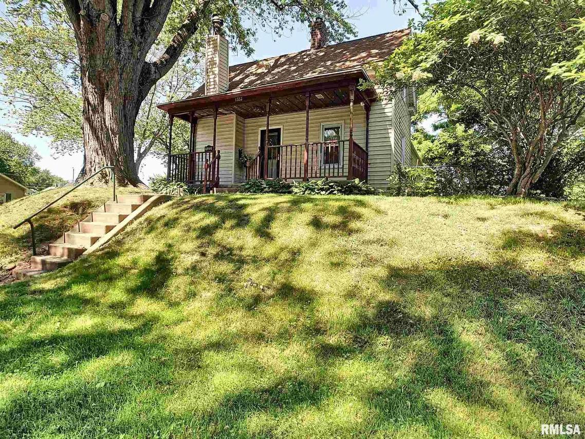 1323 3rd St. #A, Moline, IL 61265