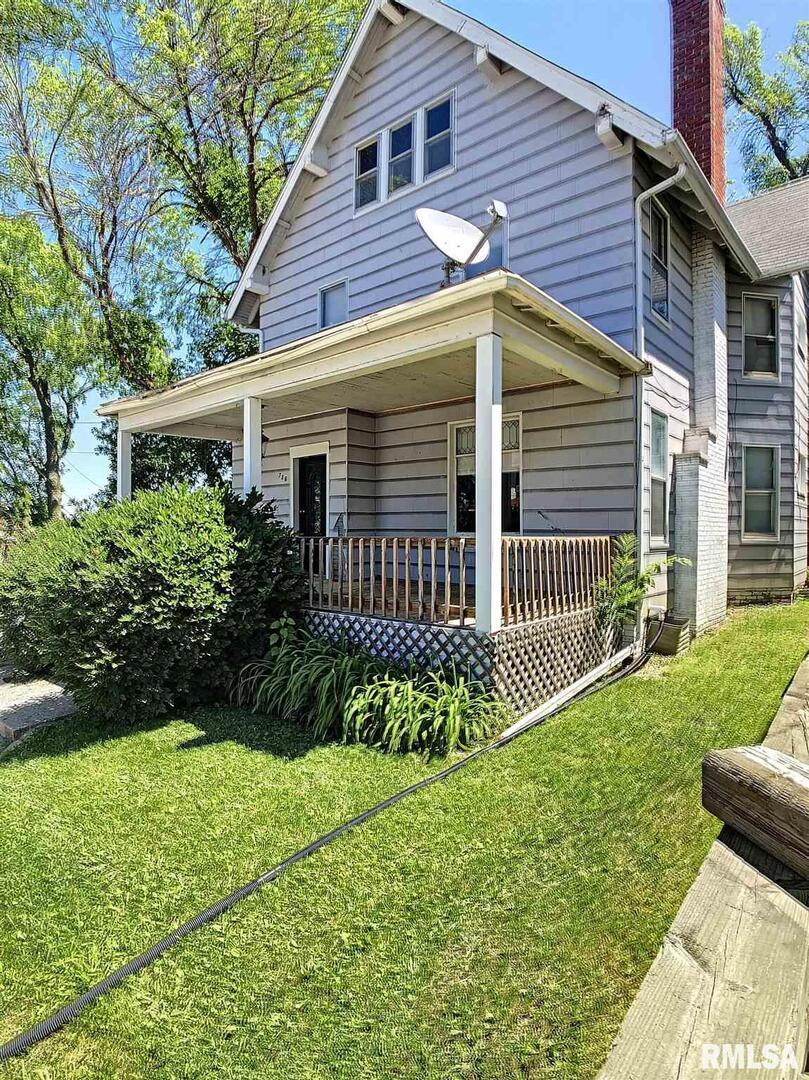 736 14th St., Moline, IL 61265