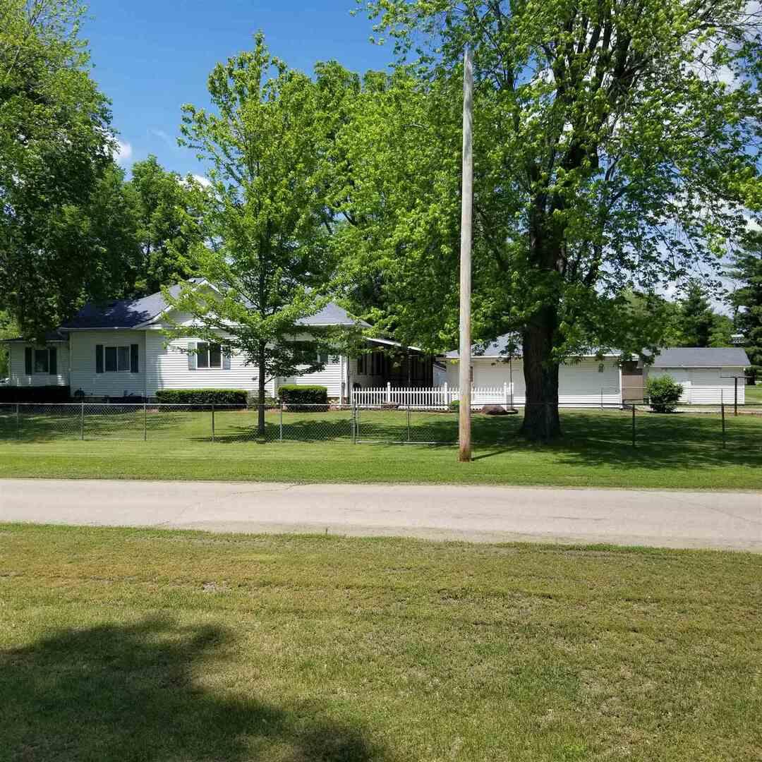 302 Broadway St., New Boston, IL 61272