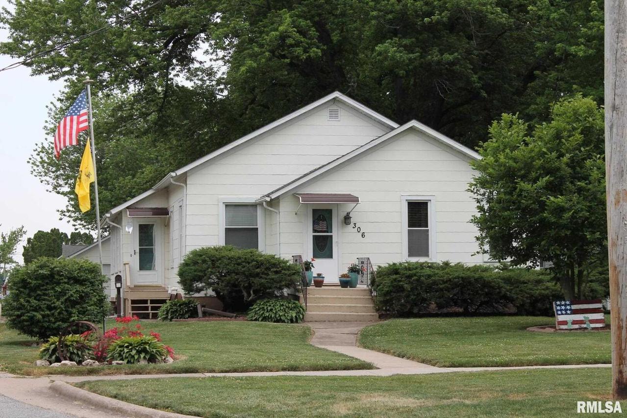 306 E Court St., Cambridge, IL 61238