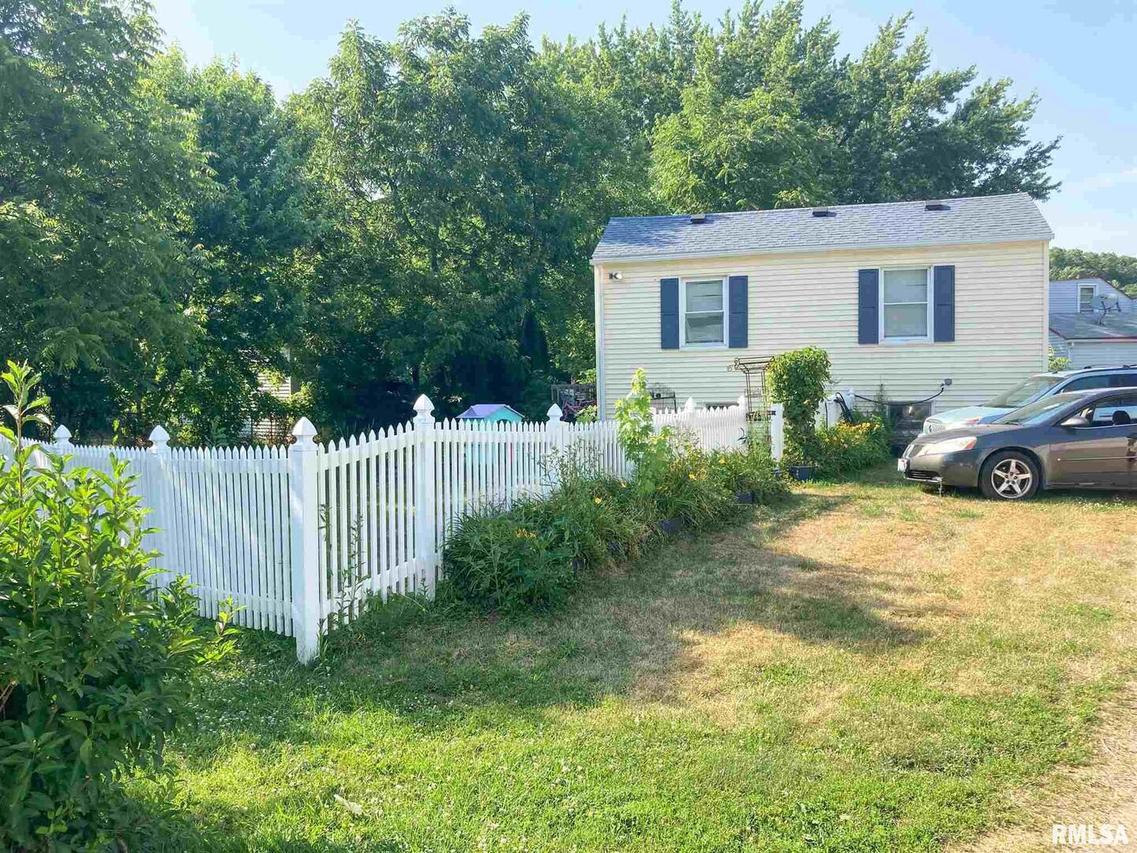 105 W 24th Ave., Coal Valley, IL 61240