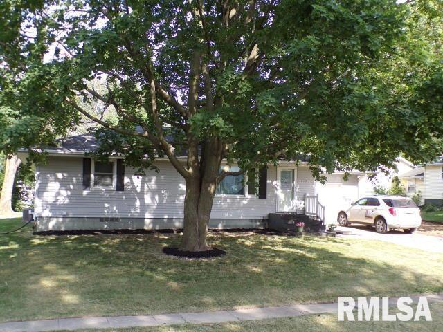 212 N 3rd Ave., New Windsor, IL 61465