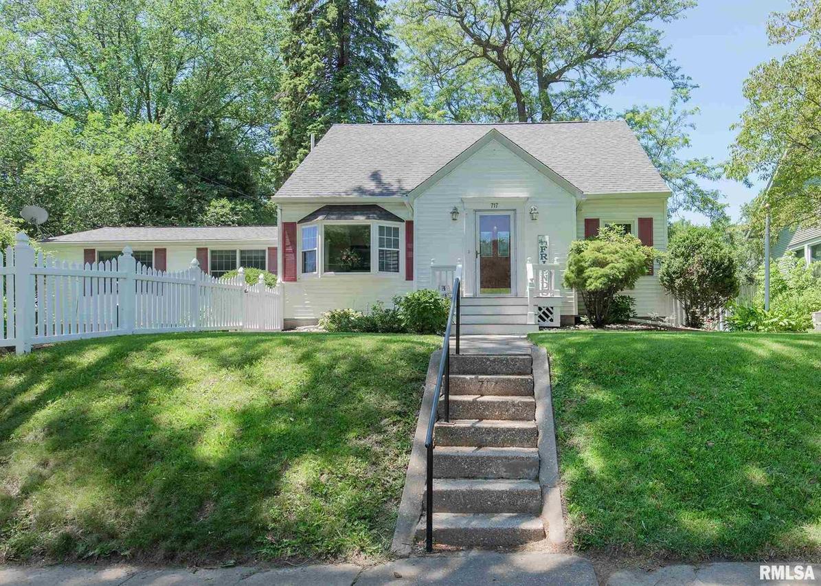 717 3rd St. #A, Moline, IL 61265