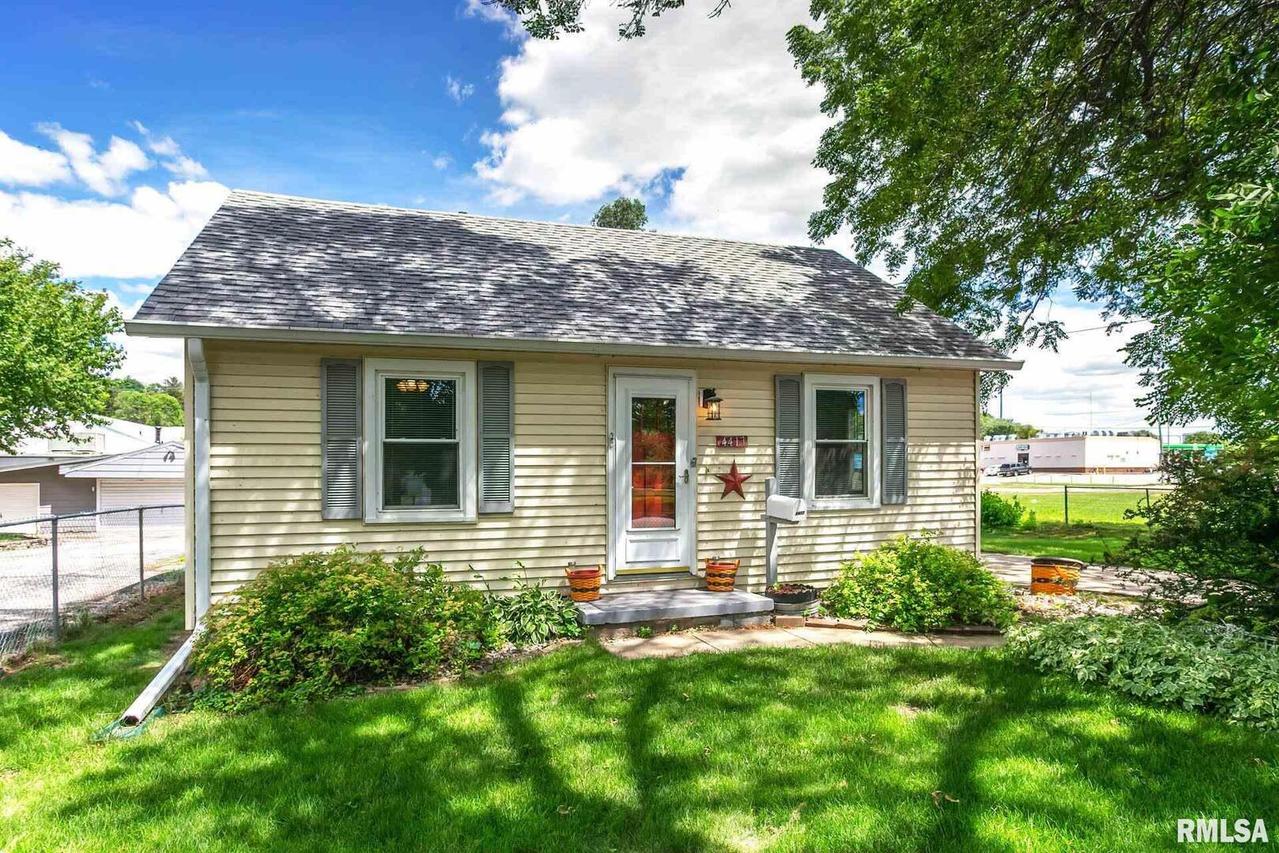 4417 9th St., Rock Island, IL 61201