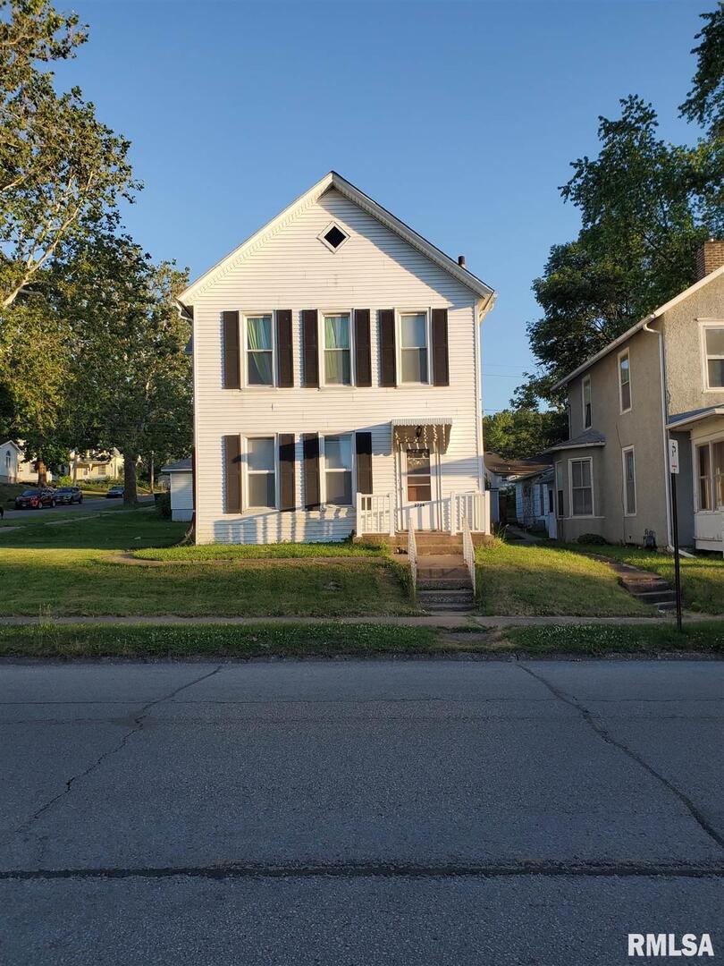 2734 7th Ave., Rock Island, IL 61201