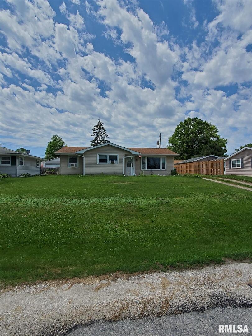 2416 11th St., Silvis, IL 61282