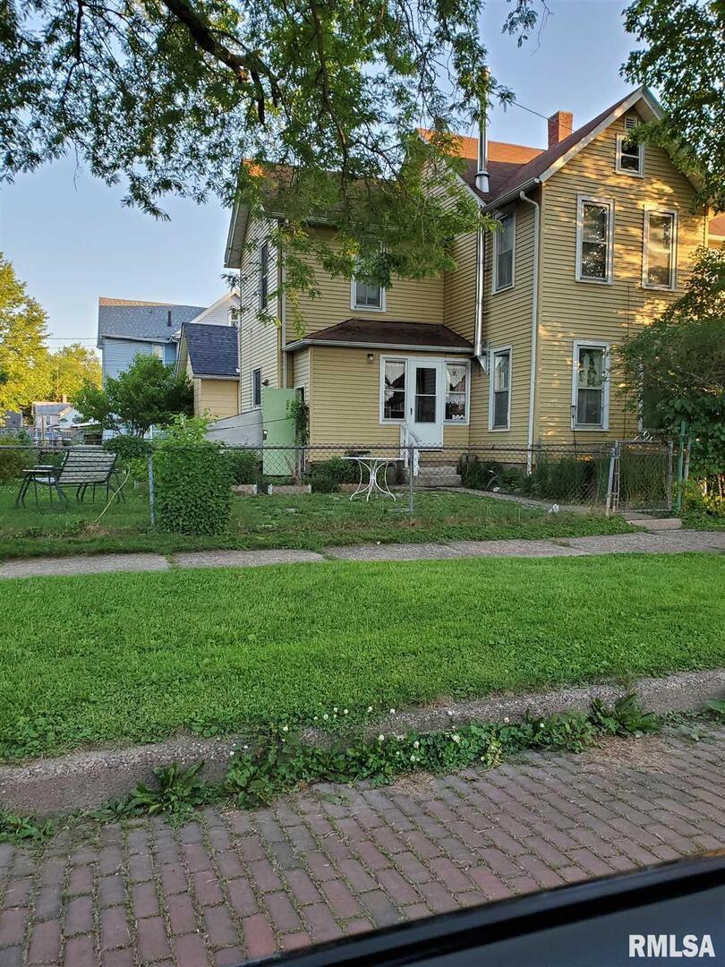 1502 17th St., Moline, IL 61265