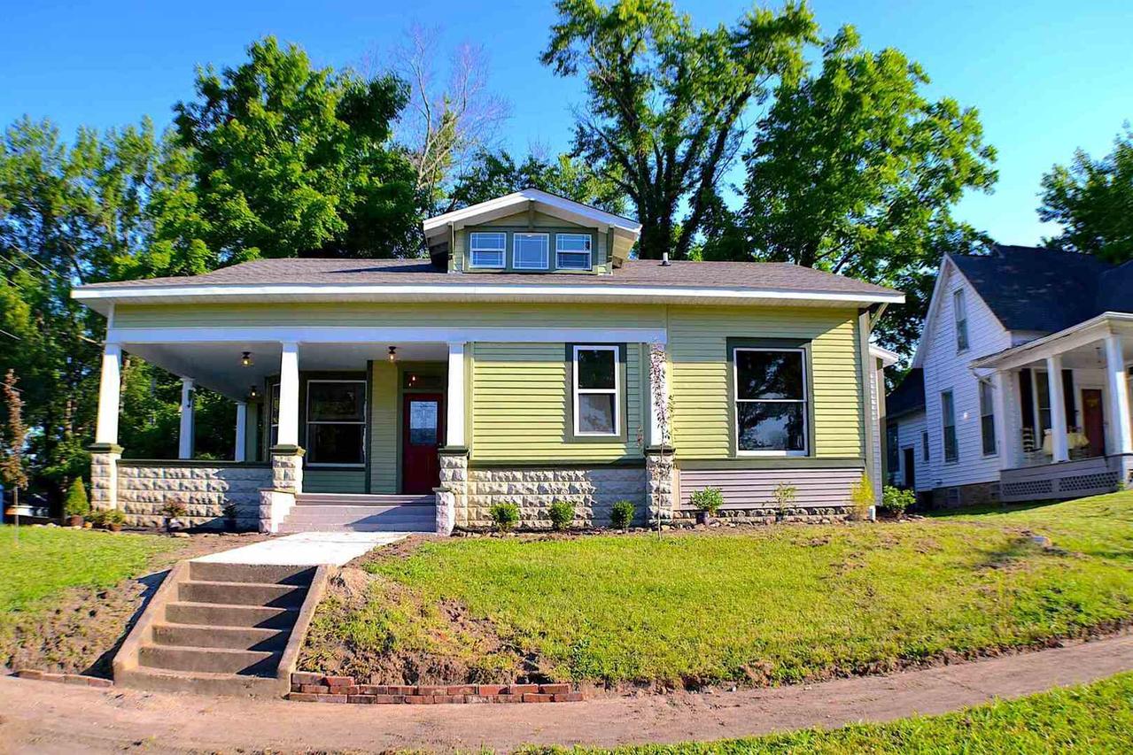 2103 Division St., Murphysboro, IL 62966