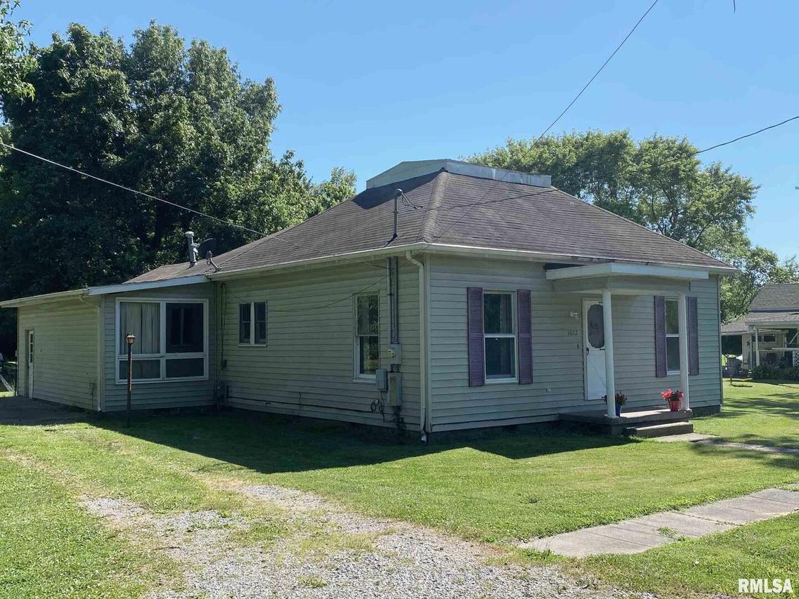 1612 W Cherry St., Herrin, IL 62948