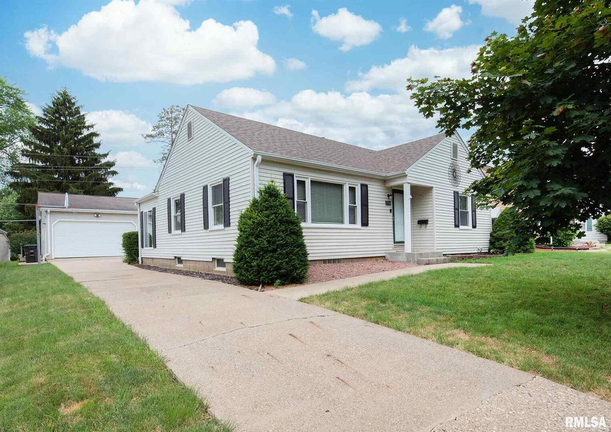 2366 39th St., Rock Island, IL 61201