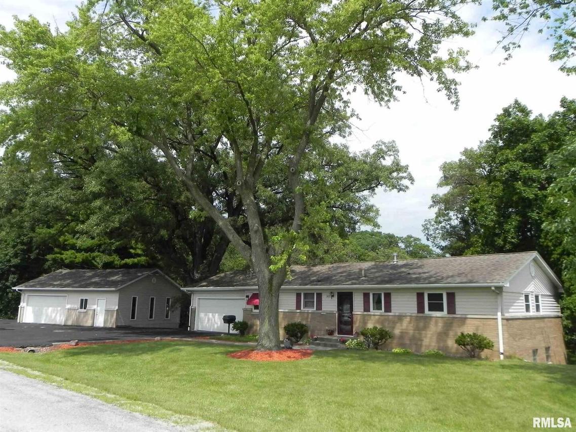 2425 Merry Oaks Ln., East Moline, IL 61244