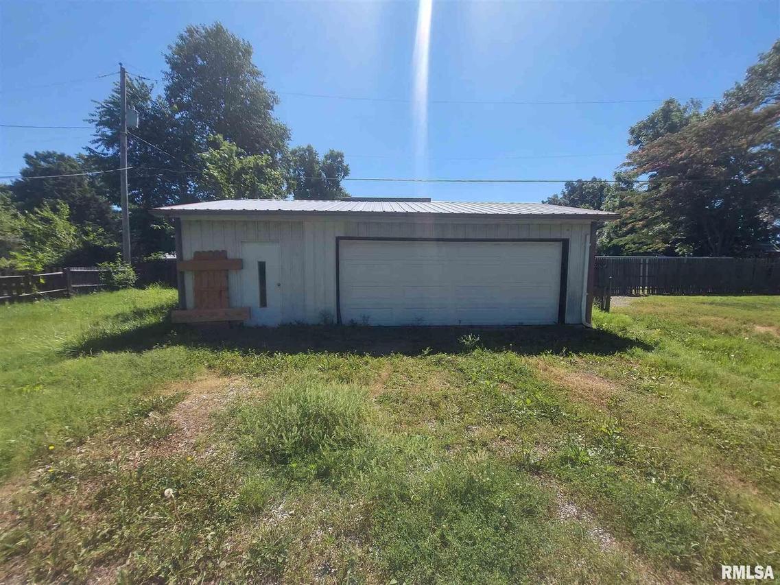1104 S 13th St., Herrin, IL 61948