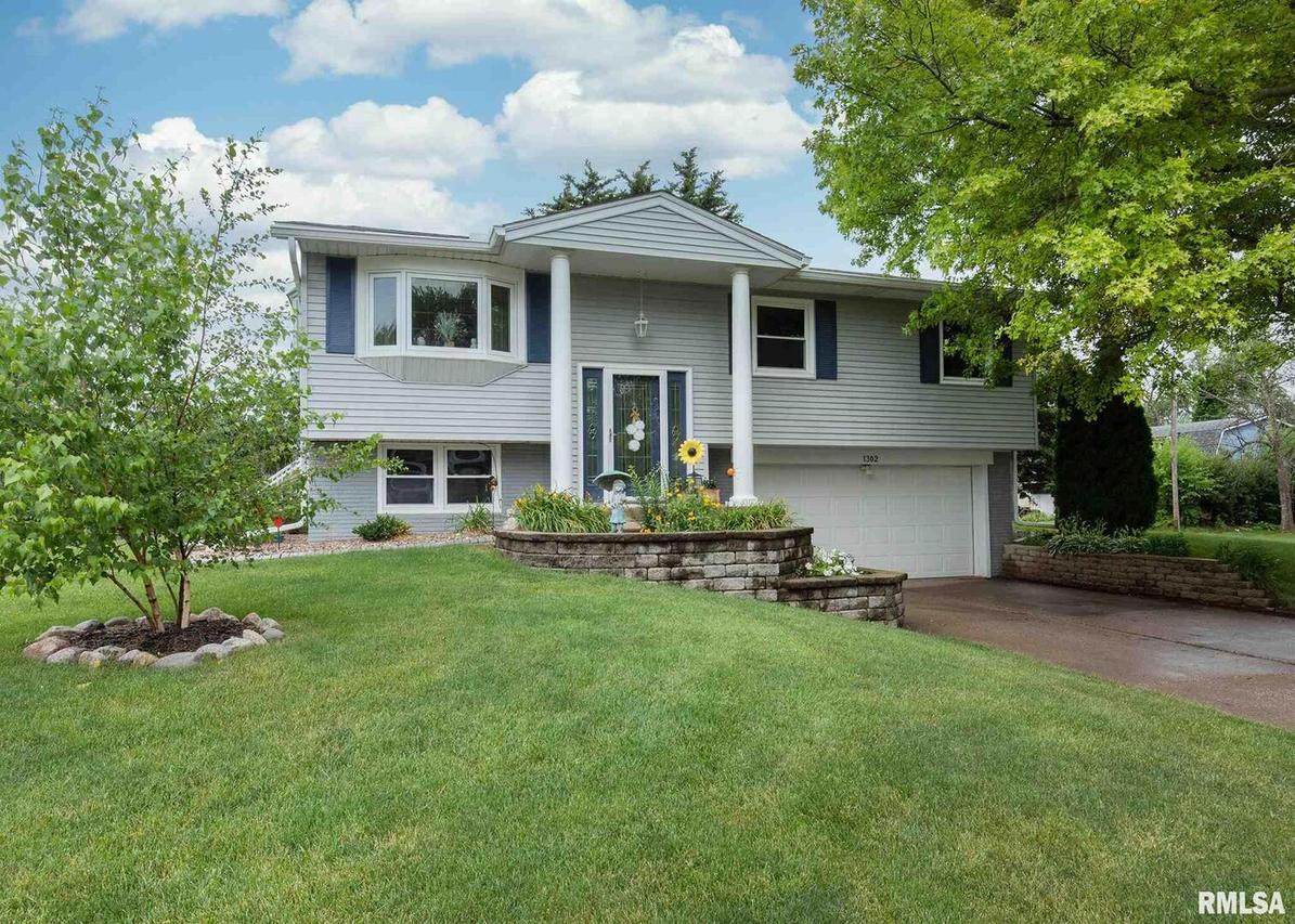 1302 W 2nd St., Coal Valley, IL 61240