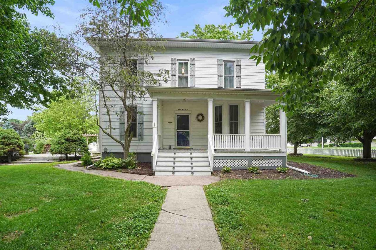 100 S 2nd St., Cambridge, IL 61238