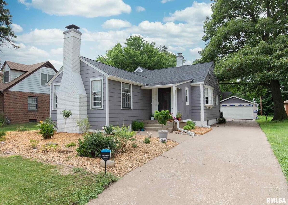 1527 22nd Ave., Rock Island, IL 61201