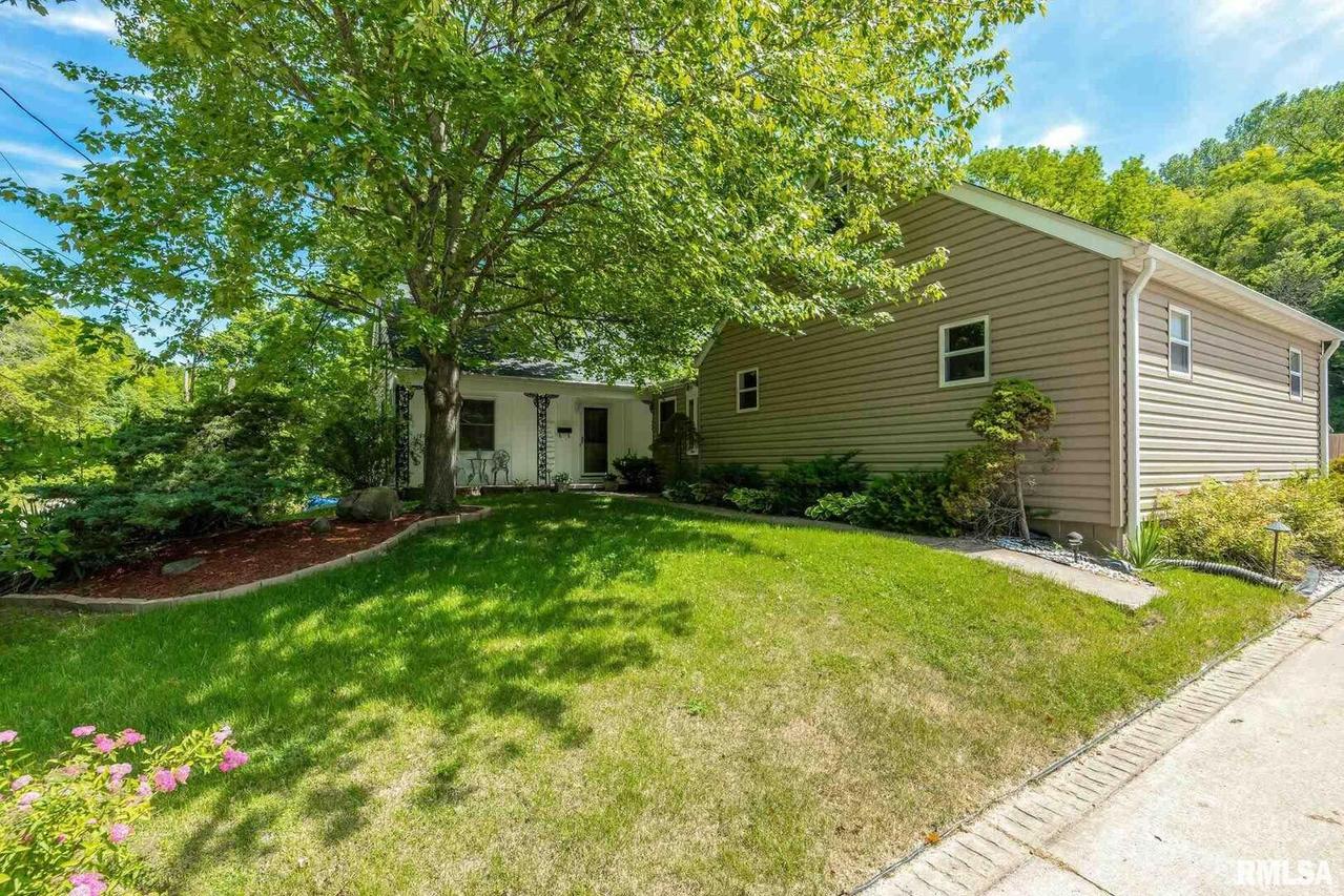 1860 1st St., East Moline, IL 61244