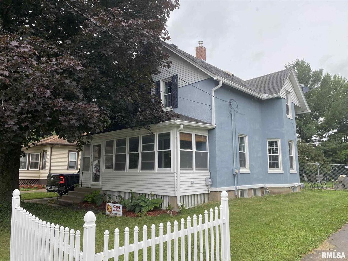 122 5th St., Carbon Cliff, IL 61239