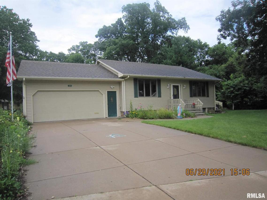 109 36th Avenue Ct., East Moline, IL 61244