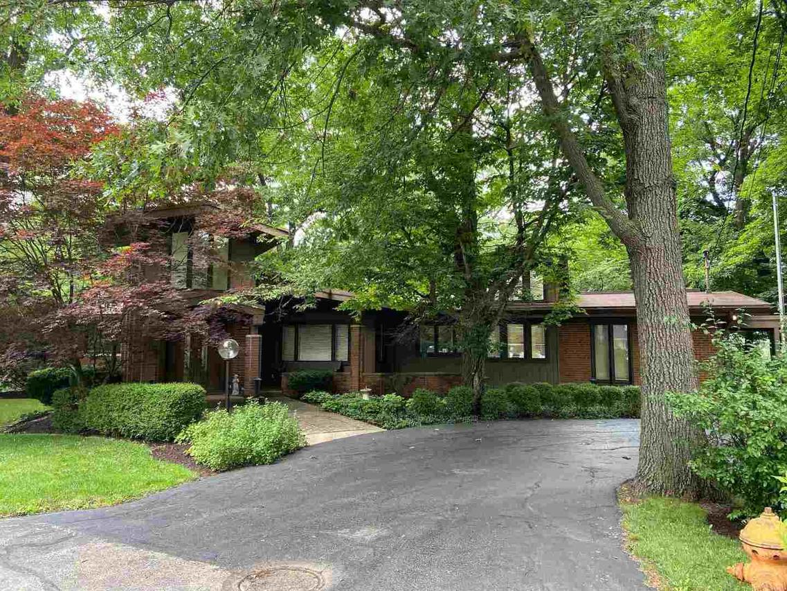 1903 Glenwood Dr., Moline, IL 61265