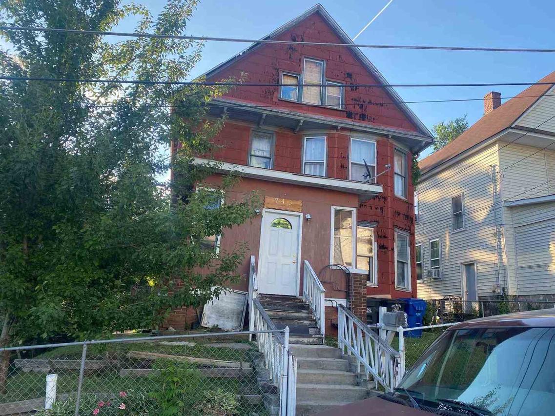 742 14th St., Moline, IL 61265