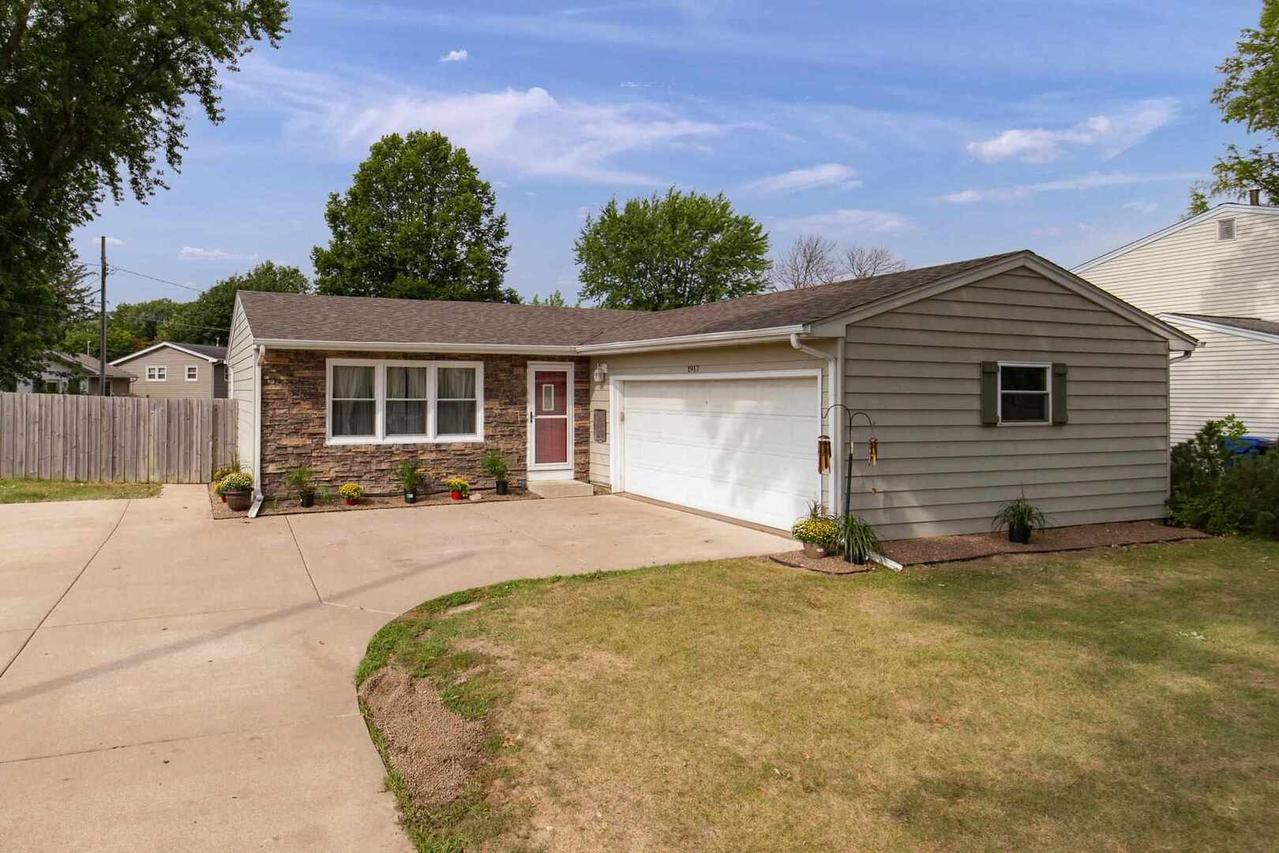 1917 48th Street Pl., Moline, IL 61265