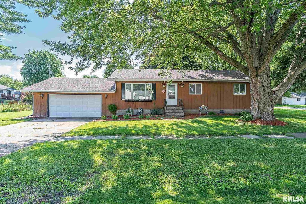 303 N Drury St., Joy, IL 61260