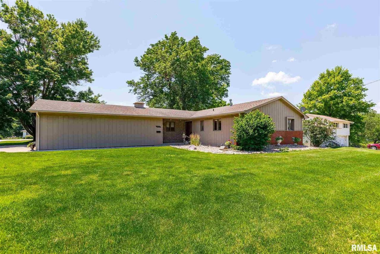 402 SW 10th St., Aledo, IL 61231