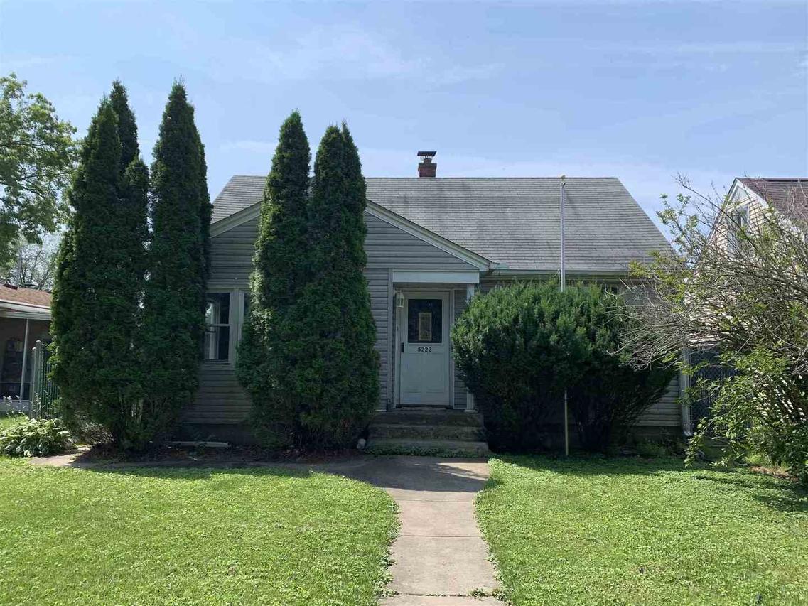 5222 10th Ave., Moline, IL 61265