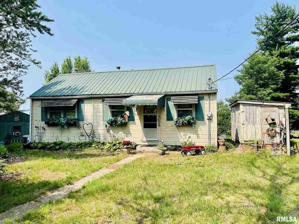 944 42nd St., New Boston, IL 61272