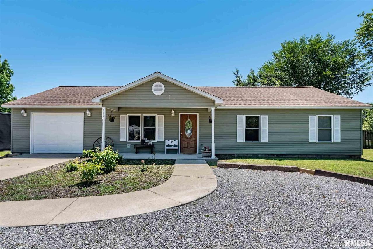 615 Valmar Dr., Marion, IL 62959