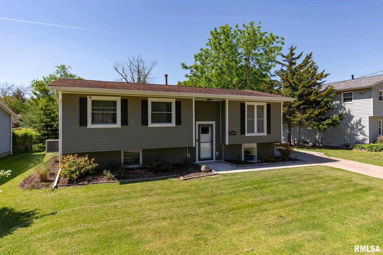 209 W 13th Ave., Coal Valley, IL 61240