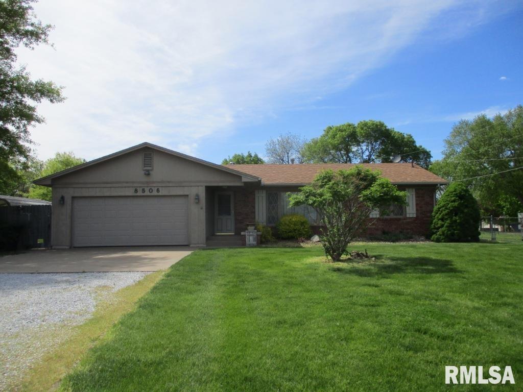 8506 Ridgewood Rd., Rock Island, IL 61201