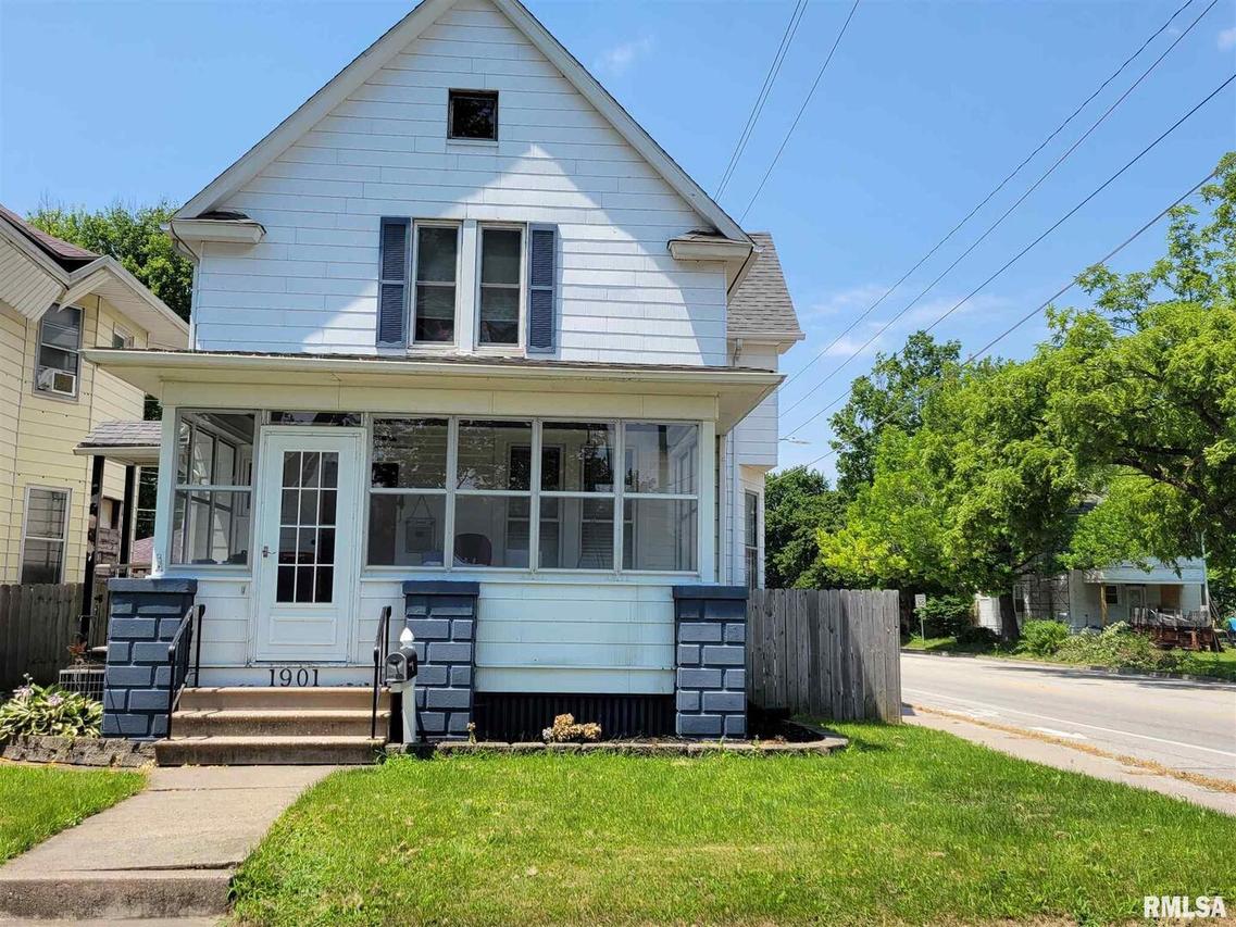 1901 15th St. #A, Moline, IL 61265