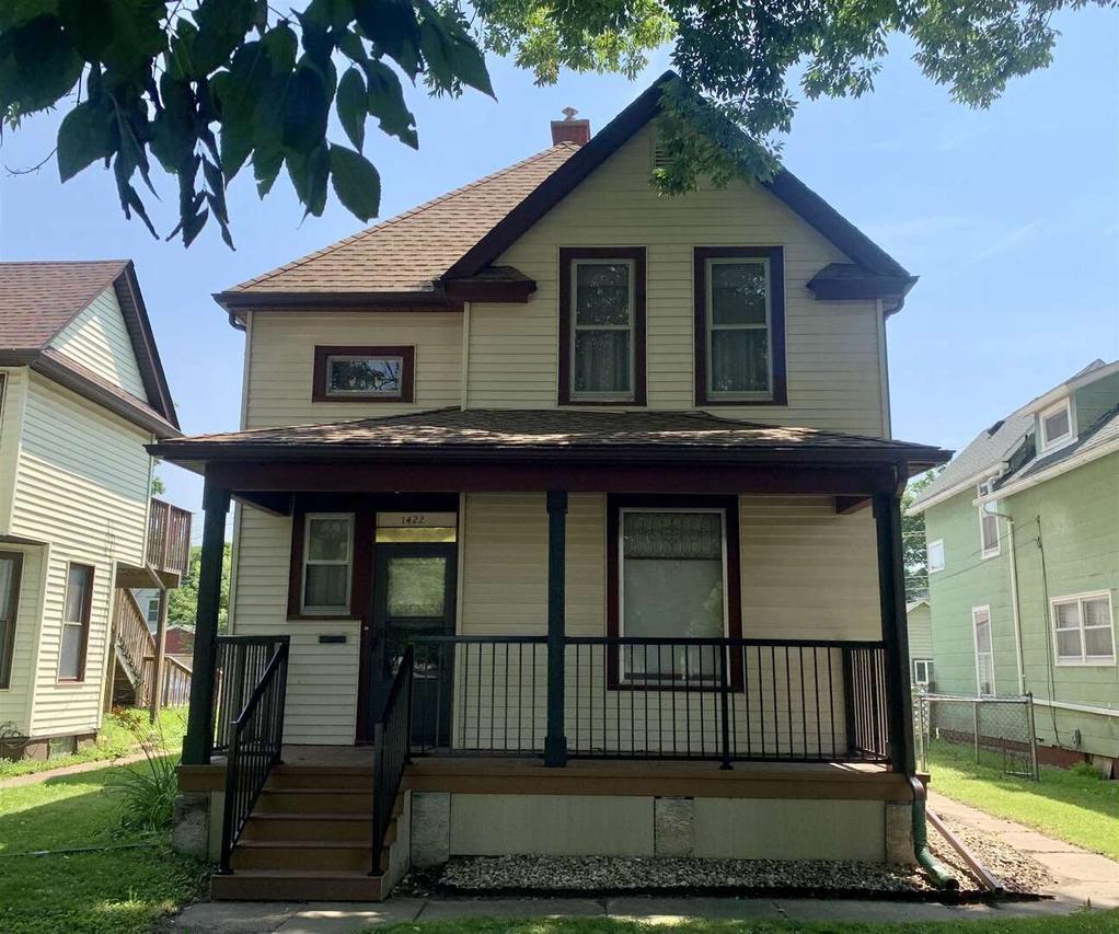 1422 11th St., Moline, IL 61265