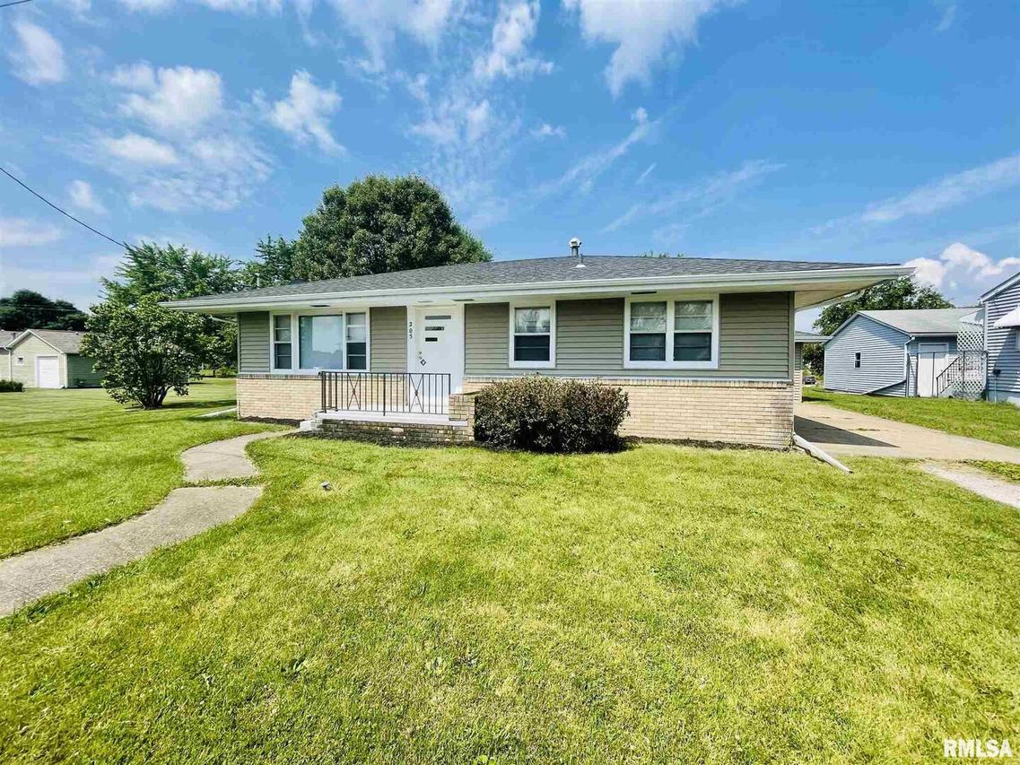 205 SE 11th Ave., Aledo, IL 61231