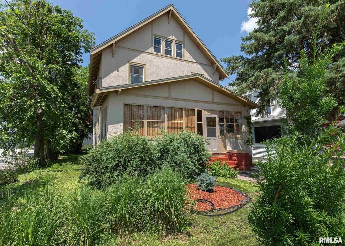 1615 21st Ave., Moline, IL 61265