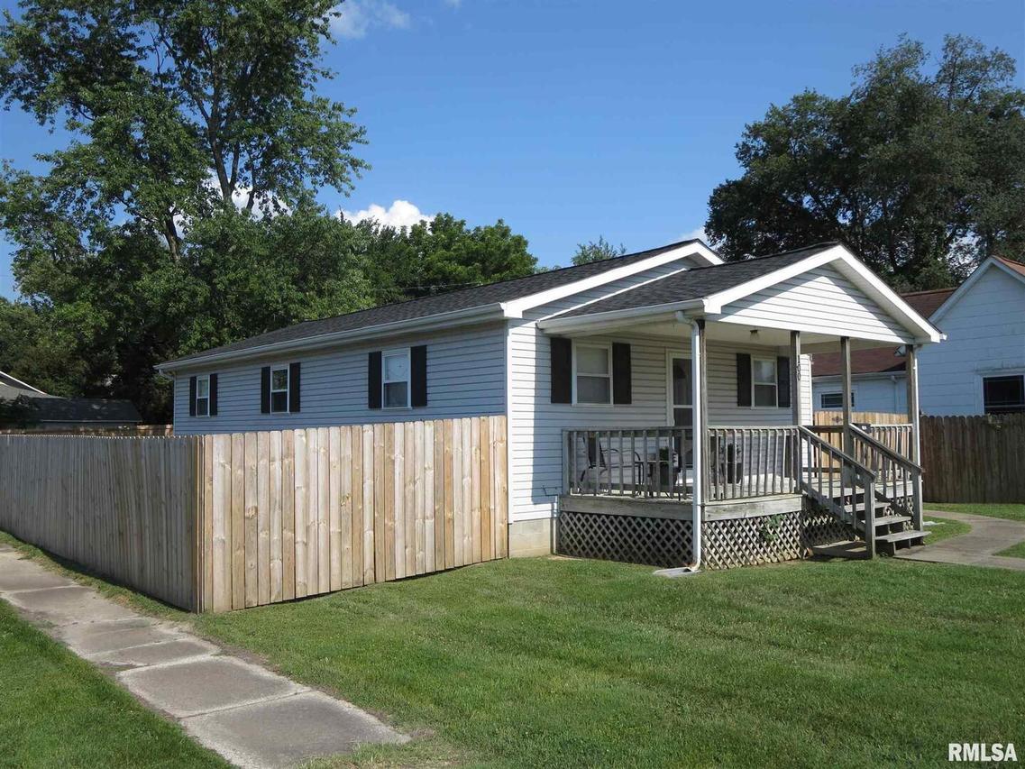 100 S 12th St., Herrin, IL 62948