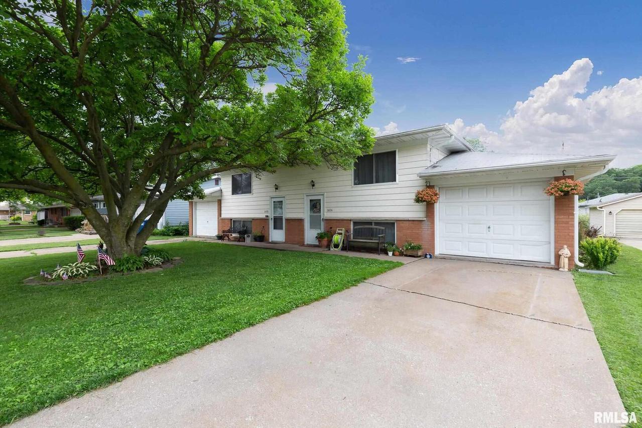 1406-1408 11th St., Silvis, IL 61282