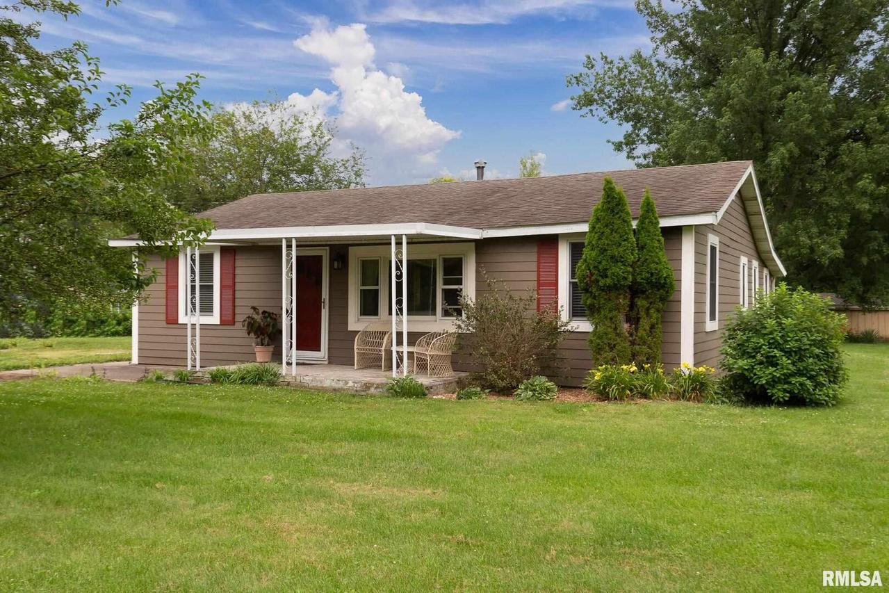 803 12th St., Rapids City, IL 61278