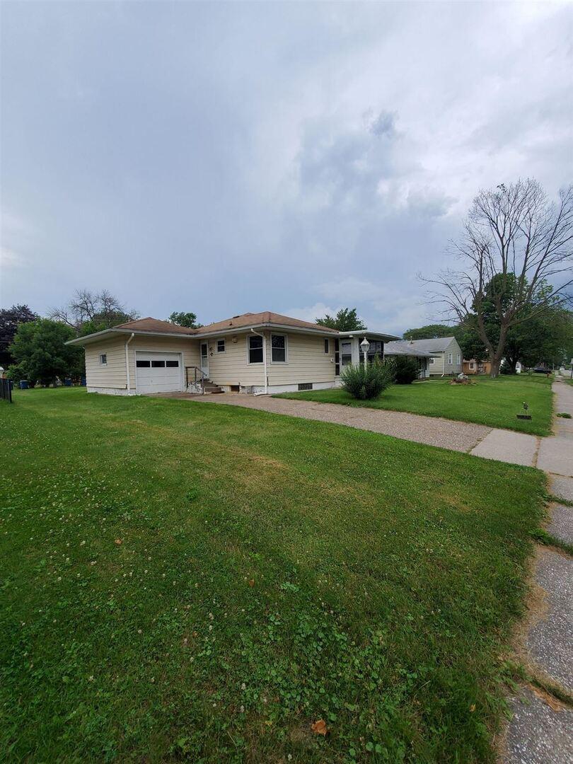 610 16th St., Silvis, IL 61282