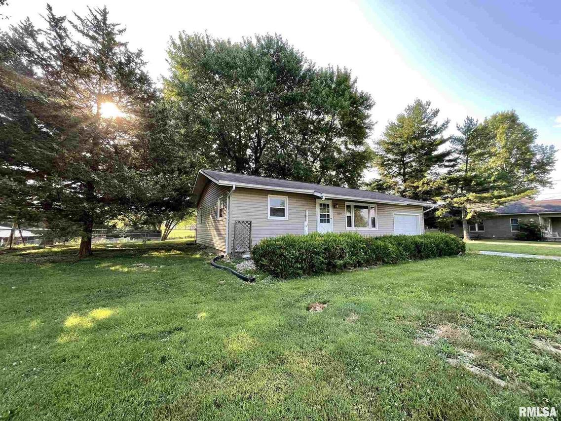 1109 N Maple, Carterville, IL 62922